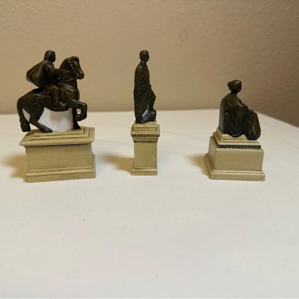 Department 56 Village Monuments Set‎ of 3 New with box #55524 Christmas Figures